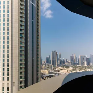  Apartment Maison Privee - Luxury Urban Retreat With Burj Khalifa Views